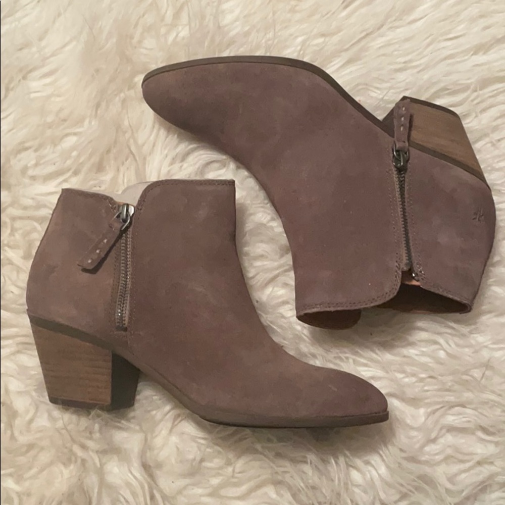 Frye Judith Bootie in Taupe Brown Size 9